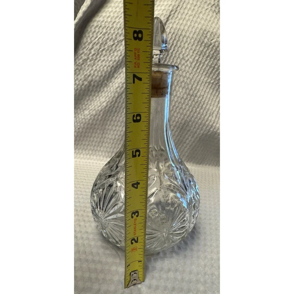 Beautiful Vintage Anchor Hocking Cameo Star Medallion Pressed Glass Decanter